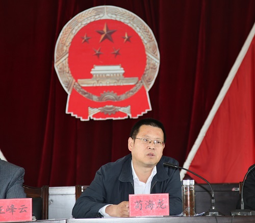 苟海龙在民乐县永固镇召开扶贫工作现场推进会