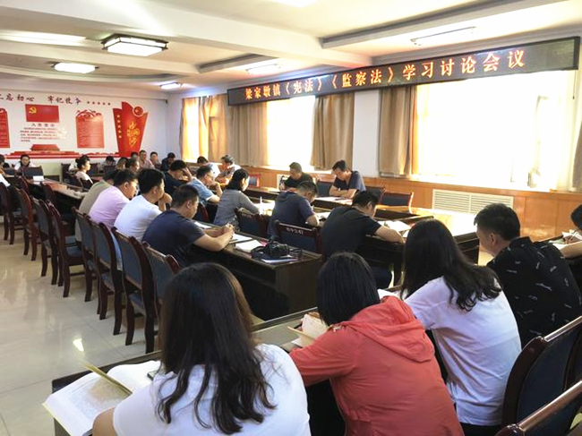 甘州区梁家墩镇召开宪法监察法学习讨论会议_副本.jpg