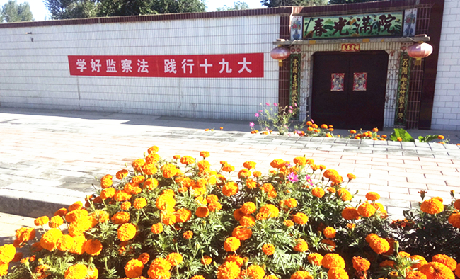 甘州区安阳乡政府在农村居民点悬挂宣传标语_副本.jpg