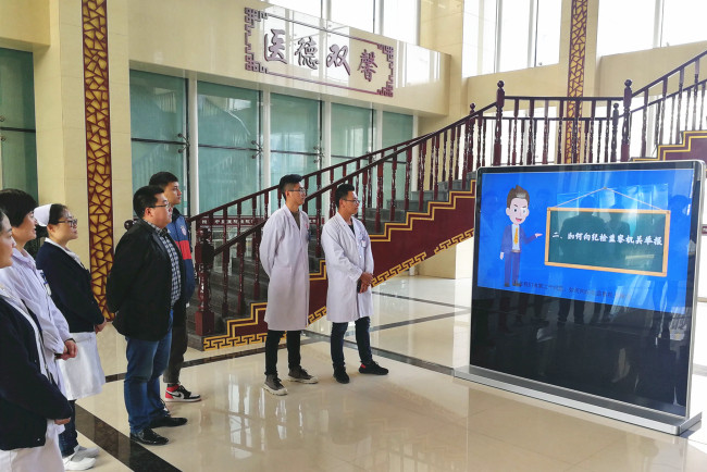 图为市中医院医护人员观看宣传视频_副本.jpg