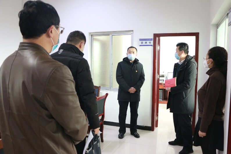 纪检监察工委慰问市应急管理局一线党员_副本.jpg