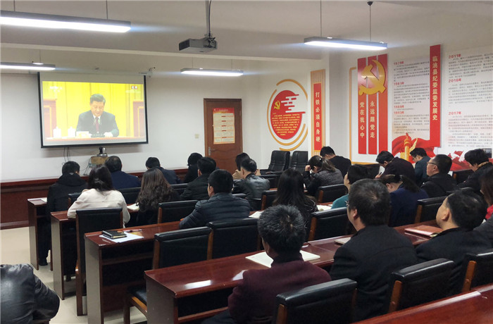 2-2月25日，甘肃省定西市临洮县纪委监委机关党员干部集中收看全国脱贫攻坚总结表彰大会。（赵彦雷）.jpg