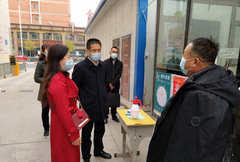 图为市区联合监督检查组在甘州区北街街道对社区防控卡口疫情防控措施落实情况开展监督检查.png
