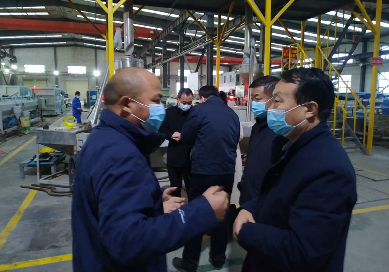 第二检查组在民乐县工业园区青龙管业检查企业复工复产情况_副本.jpg