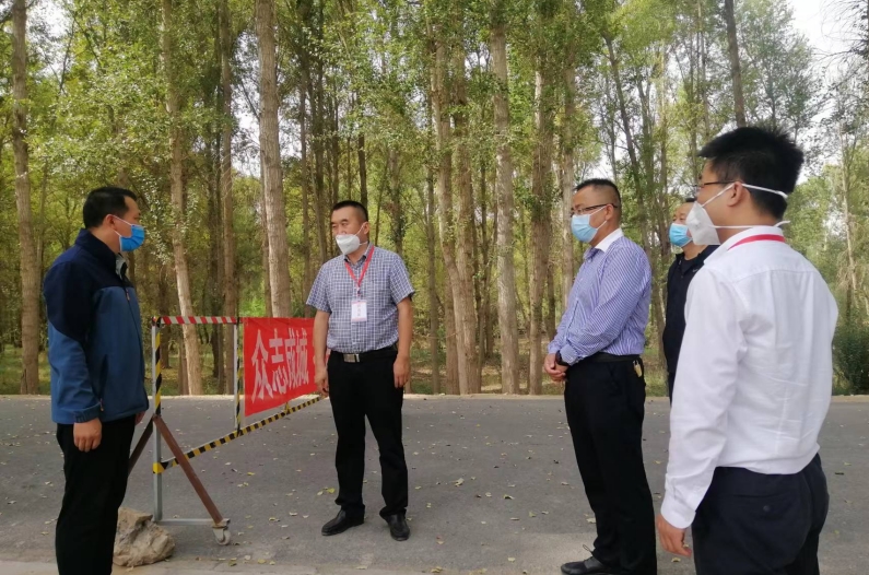 市县联合督查组在临泽县平川镇督查卡口值班值守情况_副本.jpg