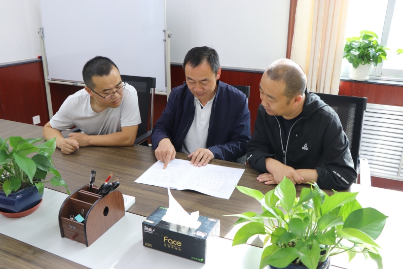 刘学林工作照_副本.jpg