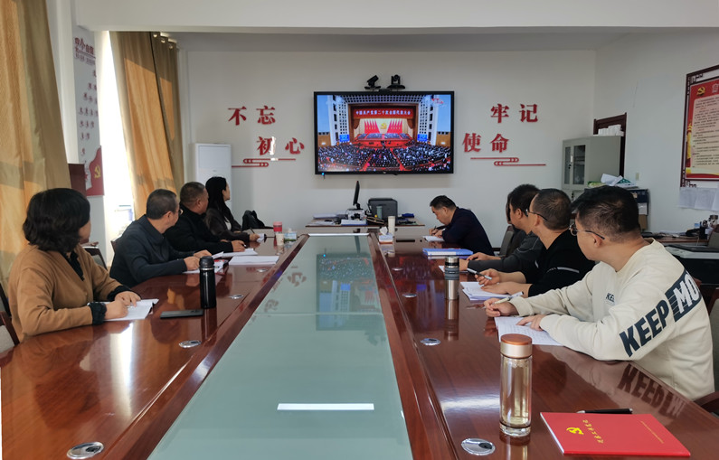 张掖市委第五巡察组集中收听收看大会盛况_副本.jpg