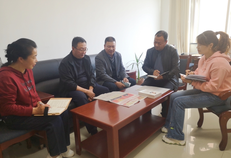 临泽县各派驻纪检组干部通过集体学习方式，深入学习党的二十大报告，并围绕报告内容进行了热烈讨论_副本.jpg