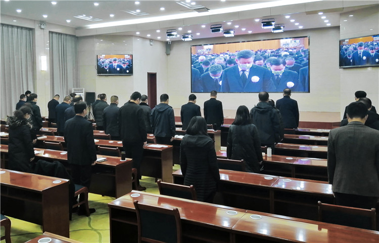 金昌市纪委监委机关干部集体收看江泽民同志追悼大会，沉痛哀悼江泽民同志。.jpg