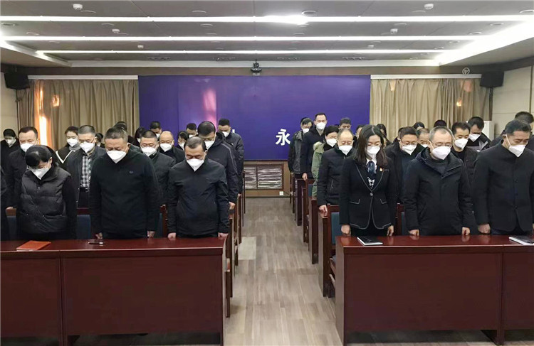 永登县纪委监委机关全体干部集体收看江泽民同志追悼大会，沉痛哀悼江泽民同志。.jpg