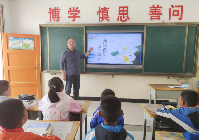 4-1民乐县六坝镇柴庄小学引导学生从小诚信做人_副本.png