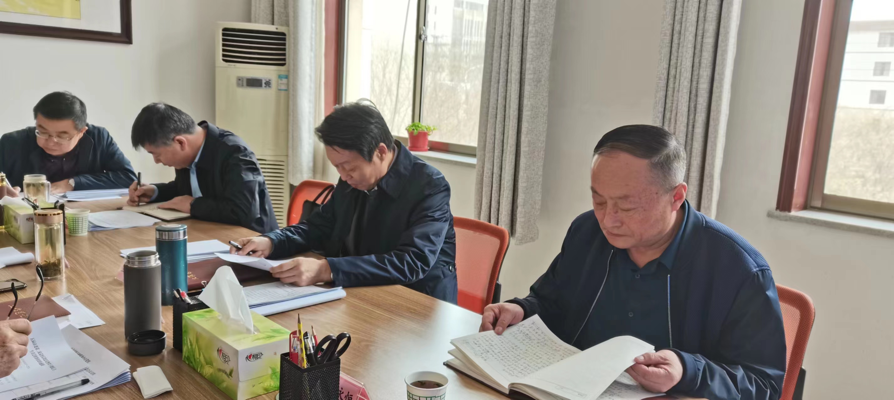 纪检监察组与融媒体中心领导班子交流座谈.jpg