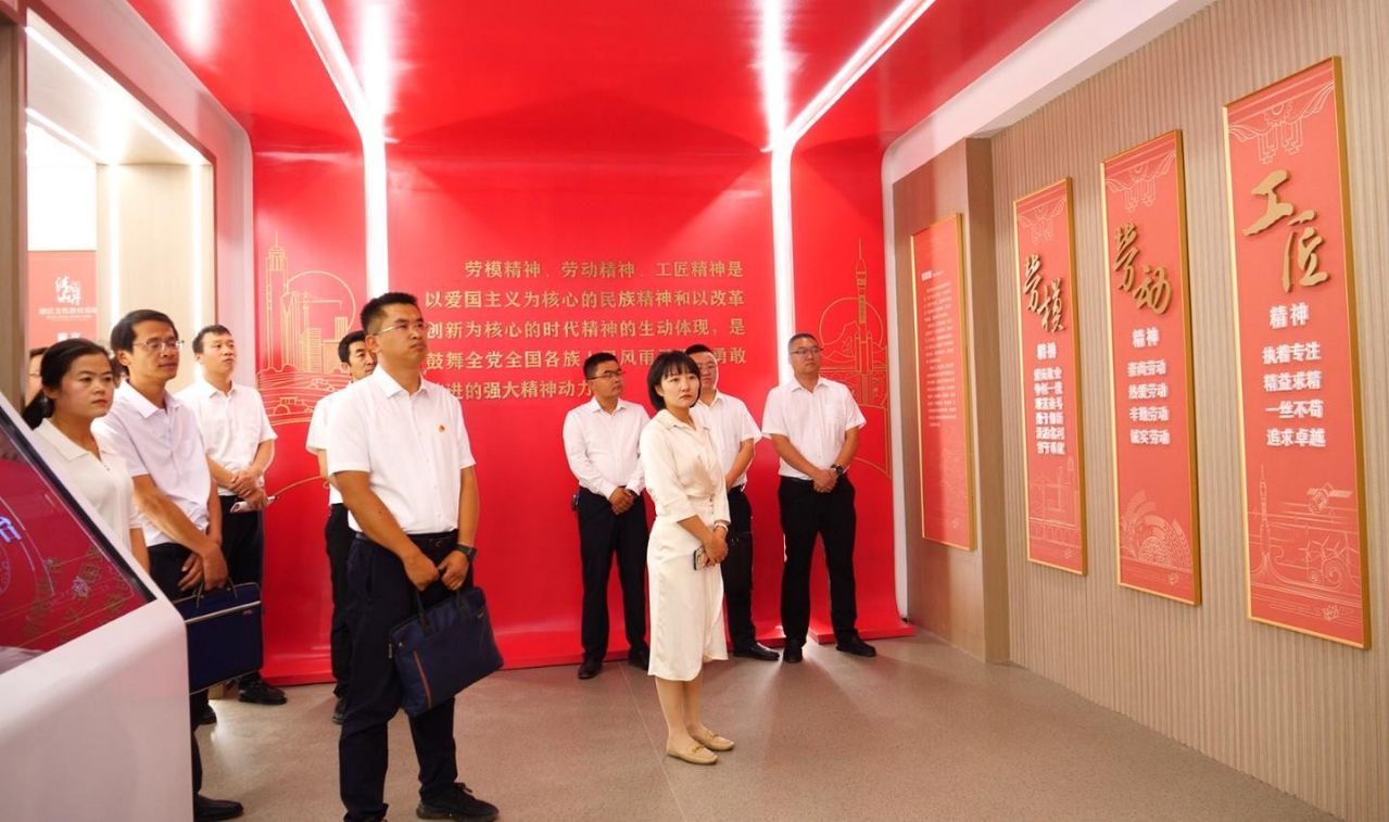 山丹县部分年轻干部代表参观“清风山丹”廉洁文化教育基地.jpg