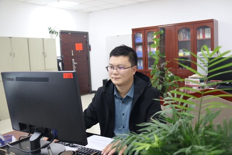 雷小龙_副本.jpg