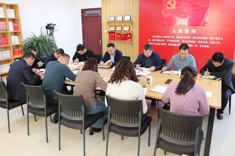 图为高台县纪委监委监委机关第一党支部交流讨论新《条例》_副本.jpg