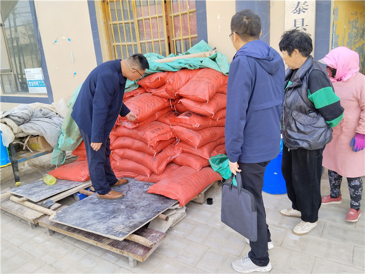 白银市景泰县芦阳镇纪委深入开展农资物品储备情况监督检查_副本.jpg