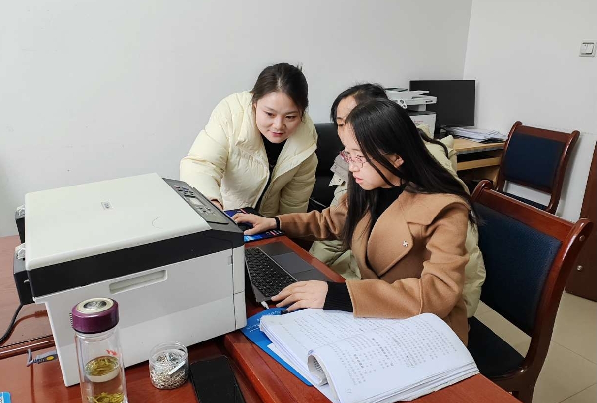 民乐县纪委监委采取“1+1+1+2”片区协作方式，对驻点监督发现问题进行分析研判.jpg