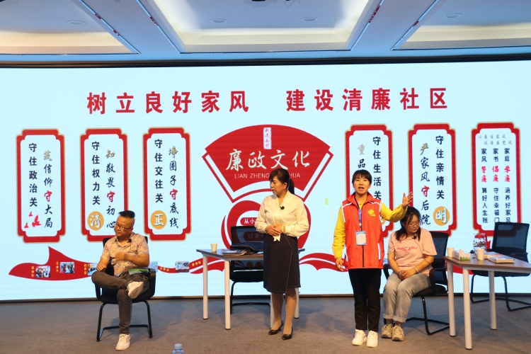 1.高台县城关镇举办廉洁文化进社区主题文艺展演活动，图为小品《一句话的事儿》_副本.jpg