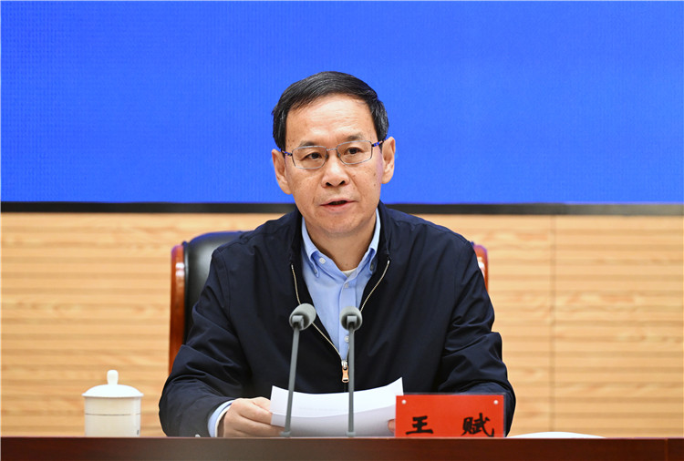 省委常委、省纪委书记、省委巡视工作领导小组组长王赋出席会议并讲话。_副本.jpg
