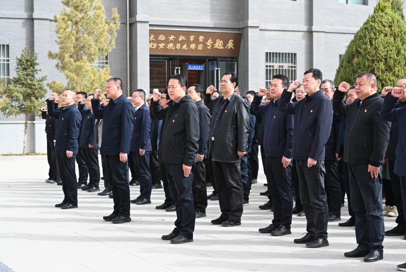 清明党日活动-党员宣誓近景_副本.jpg