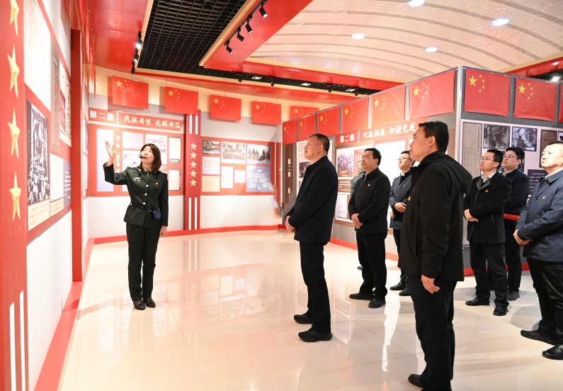 清明主题党日活动-光辉典范特展4_副本.jpg