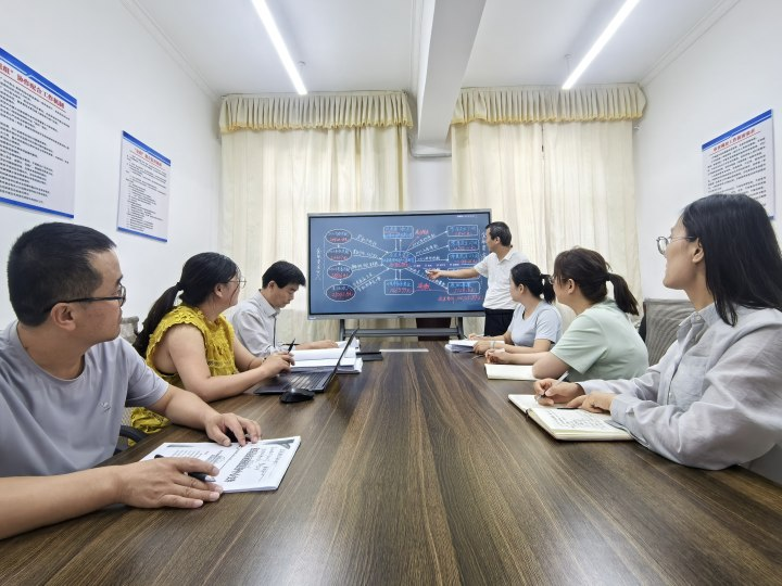 图为近日，民乐县纪委监委第二纪检监察会同县纪委监委驻县委办纪检监察组、新天镇纪委分析研判案情.png