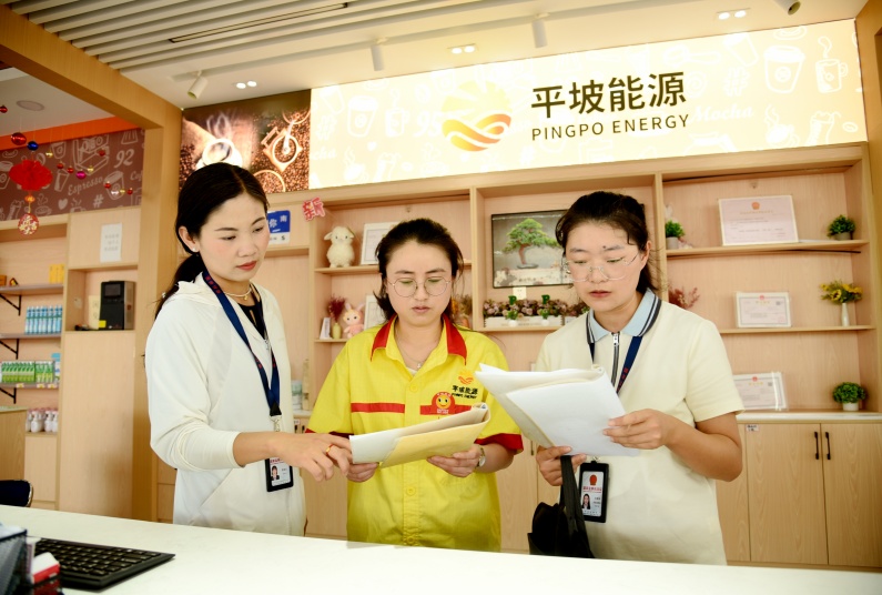 3-山丹县纪委监委紧盯公务用车配备标准、车辆使用等重要环节强化一线监督，确保公车在“阳光”下行驶。孙彩霞  摄_副本.jpg