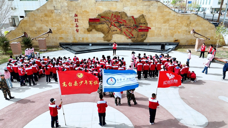 高台县西街小学学生在红西路军主题公园接受红色廉洁教育。高台县纪委监委提供_副本_副本.jpg