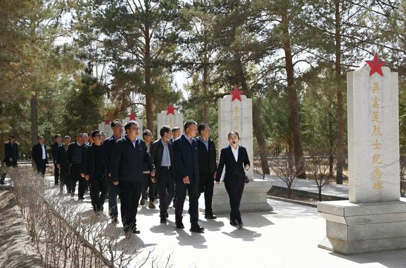 1775547881894071.jpg 烈士纪念碑前绕行_副本-795.jpg